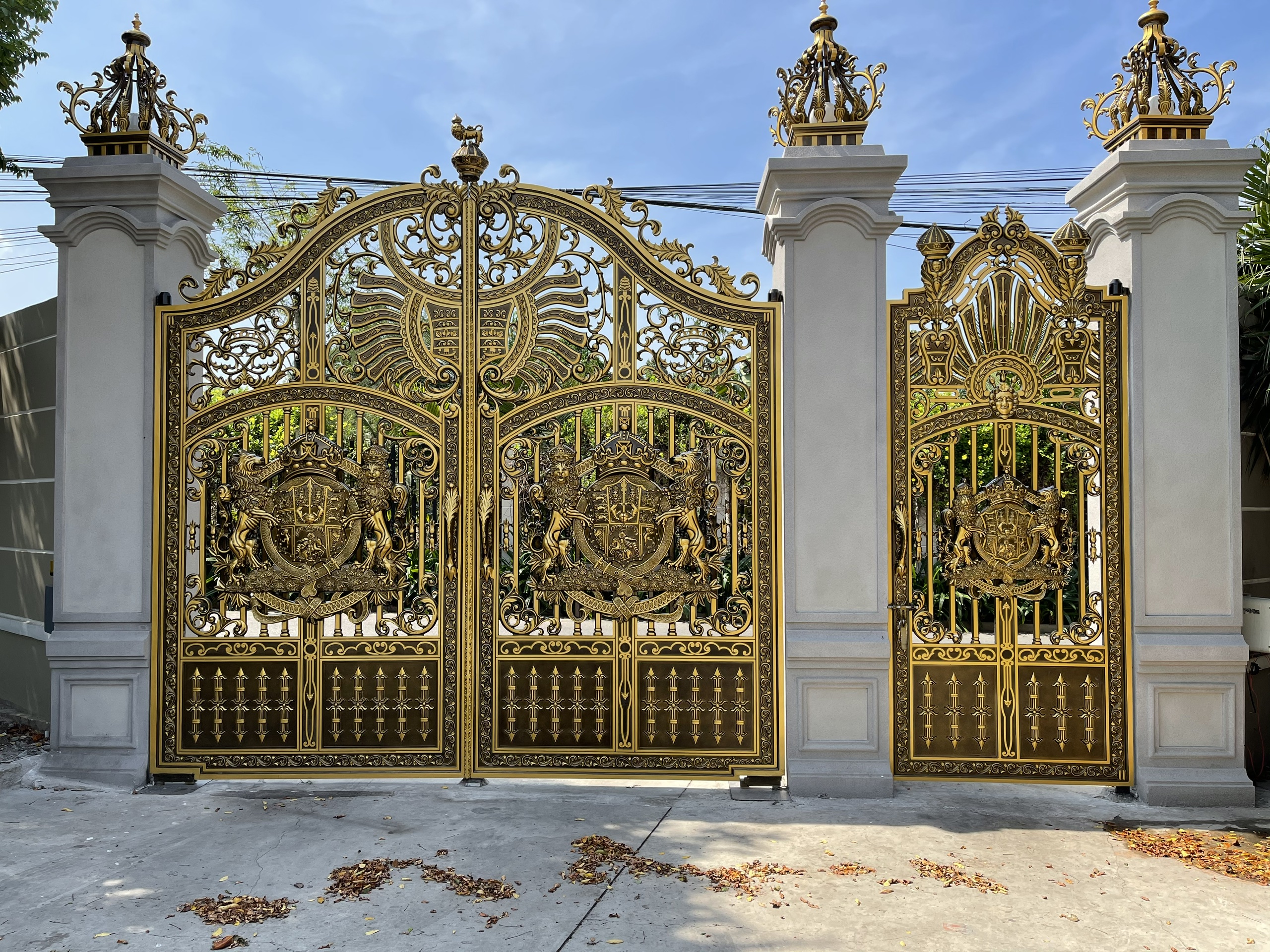 Cổng nhôm đúc 05