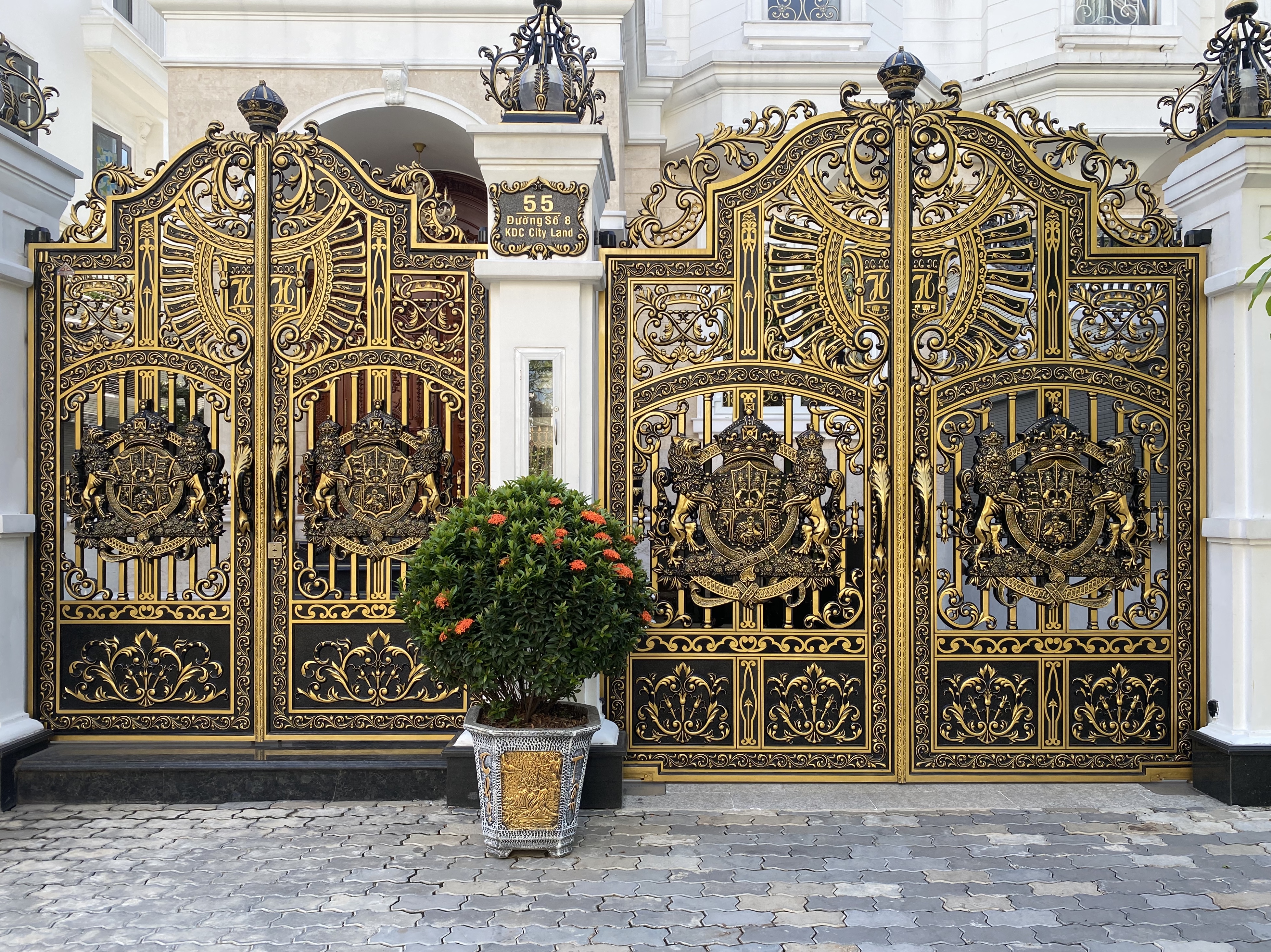 Cổng nhôm đúc 04