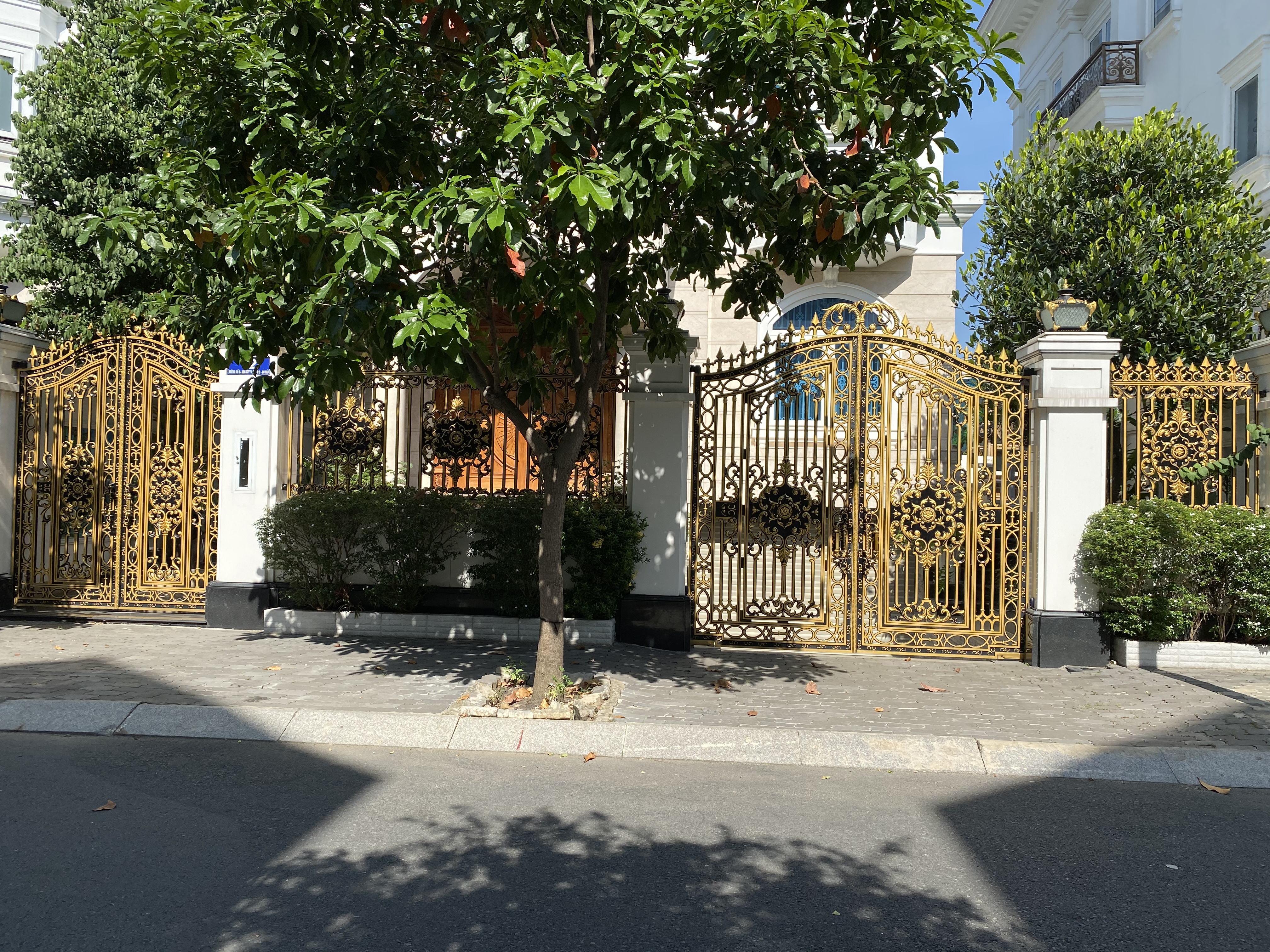 Cổng nhôm đúc 01